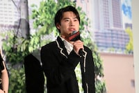 目黒蓮（Snow Man）主演の実写映画「SAKAMOTO DAYS」初日舞台挨拶に登壇した戸塚純貴。劇中では凄腕のスナイパー・眞霜平助を演じた