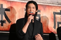 実写映画「SAKAMOTO DAYS」初日舞台挨拶に登壇した目黒蓮（Snow Man）。劇中では主人公の坂本太郎を演じた