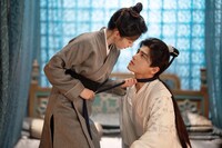 左からスン・シュエニン（孫雪寧）演じる沈知離、ゴン・イェティン（耿業庭）演じる蘇沉澈