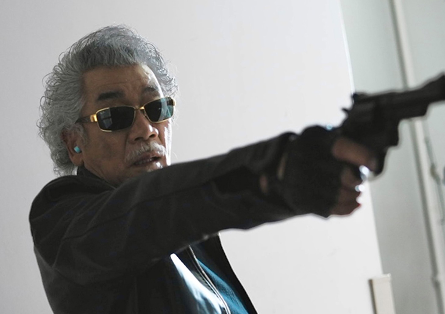 宇崎竜童演じる黒崎亮二