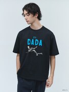 戦闘シーンで倒れ込んだダダの写真を採用した「ULTRAMAN60thグラフィックT C」