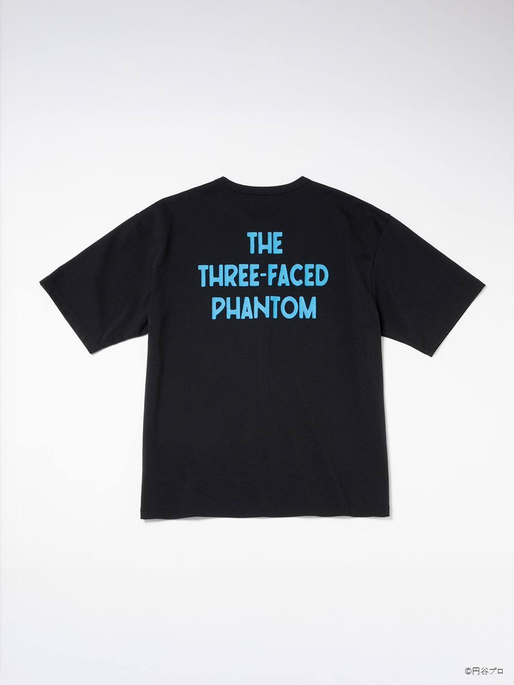 戦闘シーンで倒れ込んだダダの写真を採用した「ULTRAMAN60thグラフィックT C」