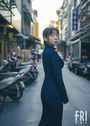 酒井若菜の芸能デビュー30周年記念写真集（タイトル未定）スペシャルカット。FRIDAY 2026年5月15・22日合併号に掲載される