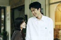 吉本ばなな原作「シンシン アンド ザ マウス／SINSIN AND THE MOUSE」新場面写真。左から岸井ゆきの演じるちづみ、ツェン・ジンホア（曾敬驊）演じるシンシン