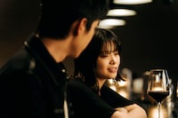 映画「シンシン アンド ザ マウス／SINSIN AND THE MOUSE」新場面写真。ツェン・ジンホア（曾敬驊）演じるシンシン（左）、岸井ゆきの演じるちづみ（右）