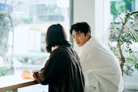 映画「シンシン アンド ザ マウス／SINSIN AND THE MOUSE」新場面写真。左から岸井ゆきの演じるちづみ、ツェン・ジンホア（曾敬驊）演じるシンシン