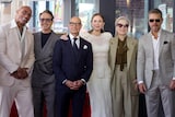 スタンリー・トゥッチ（中央左）とエミリー・ブラント（中央右）の“ハリウッド殿堂入り”を記念したセレモニーにて。マット・デイモン（右端）、ロバート・ダウニー・Jr.（左から2番目）、ドウェイン・ジョンソン（左端）、メリル・ストリープ（右から2番目）らが祝福のため訪れた