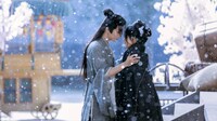 「金昭玉醉～転生の復讐と禁断の愛～」より、左からジョウ・ジュンウェイ（周峻緯）演じる蕭仞、ジュ・リーラン（朱麗嵐）演じる陸昭