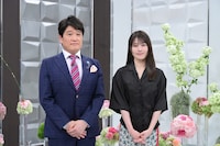 「インタビュアー林修」より、MCの林修（左）とゲストの有村架純（右）