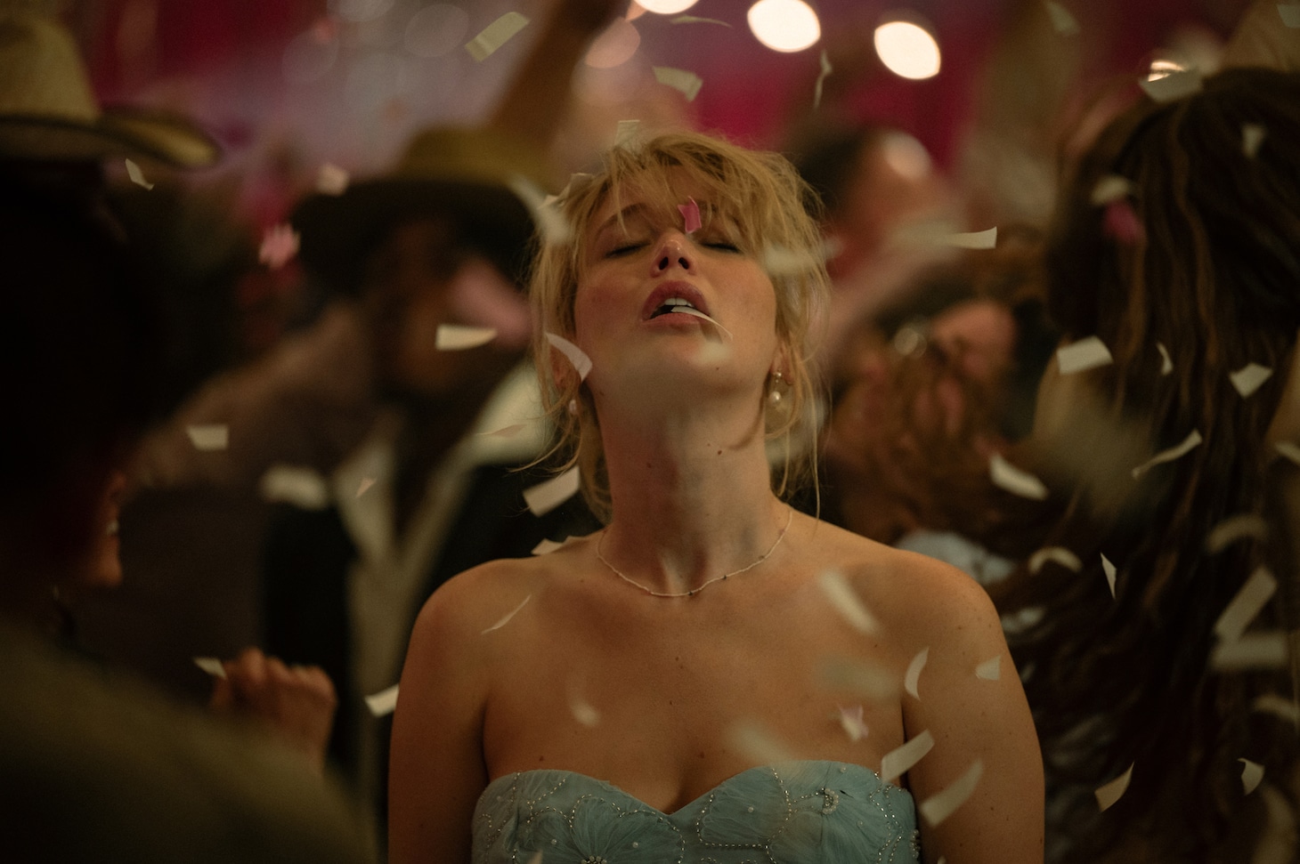 映画「DIE MY LOVE／ダイ・マイ・ラブ」場面写真より、ジェニファー・ローレンス演じるグレース