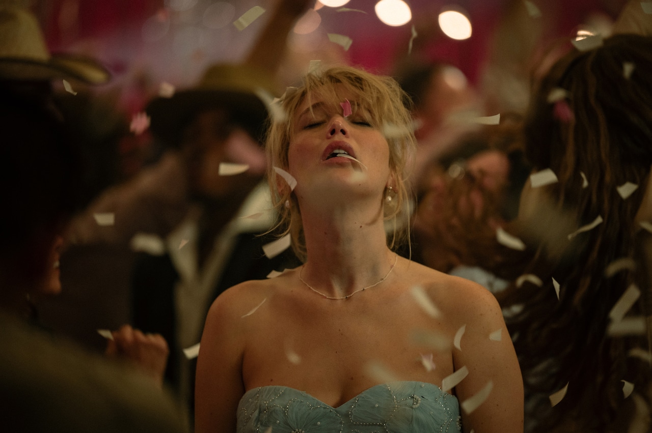 映画「DIE MY LOVE／ダイ・マイ・ラブ」場面写真より、ジェニファー・ローレンス演じるグレース