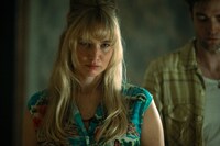 映画「DIE MY LOVE／ダイ・マイ・ラブ」場面写真より、ジェニファー・ローレンス演じるグレース