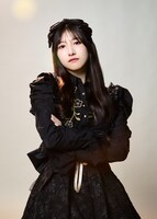 ≠ME主演ドラマ「ヤンキー激戦区の四天王がアイドルグループに転生したら？」より、蟹沢萌子演じる玄野ねね。