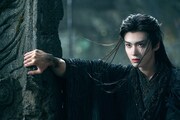 「大夢帰離～明かせぬ想い、宿命の朱～」にはPENTAGONのメンバー・イェナン（閆桉）も出演。彼は中国ドラマ「逐玉: 翡翠の君」で知られるティエン・シーウェイ（田曦薇）との共演作「嫁金钗」の公開を控えている