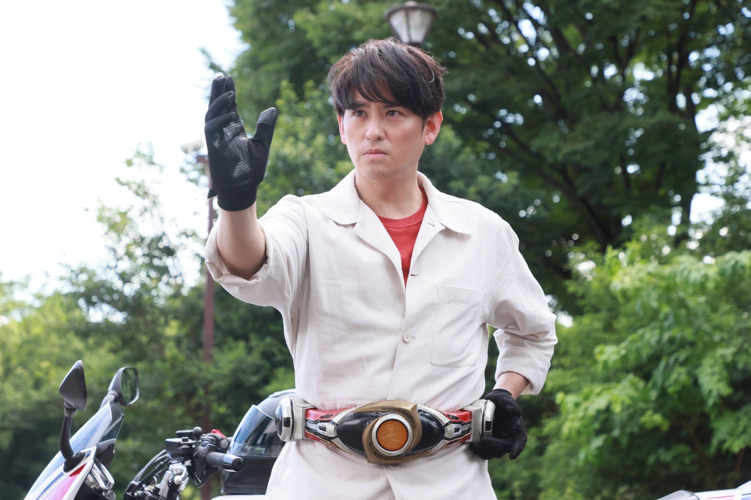 映画「アギト—超能力戦争—」津上翔一が仮面ライダーアギトに変身、金子昇も友情出演