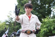 映画「アギト—超能力戦争—」津上翔一が仮面ライダーアギトに変身するシーン