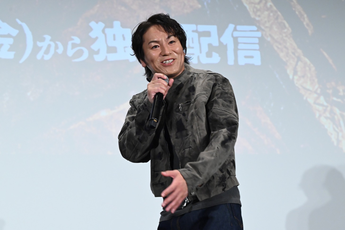 元気に登壇した狩野英孝