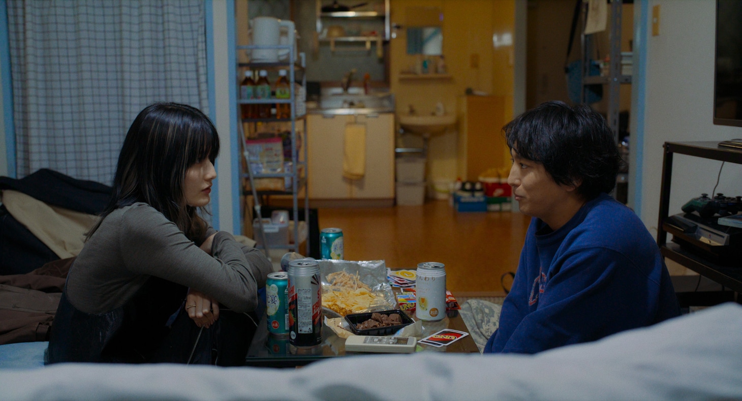 Netflixシリーズ「ソウルメイト」のEP4「砂上の2人」場面写真