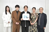 「リボーン ～最後のヒーロー～」キャスト。左から横田真悠、鈴鹿央士、高橋一生、中村アン、小日向文世