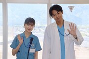 「勿忘草の咲く町で ～安曇野診療記～」の記者会見に出席した福本莉子（左）、菅生新樹（右）