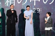 左から大悟（千鳥）、綾瀬はるか、桒木里夢