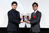 第1回映画館大賞の様子。左からアンバサダーのLEO（BE:FIRST）、「国宝」の監督・李相日