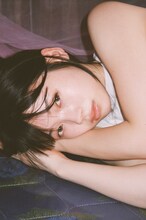 南琴奈がタイのビーチでリラックス、20歳の誕生日前日に写真集「水光」発売