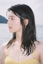 南琴奈がタイのビーチでリラックス、20歳の誕生日前日に写真集「水光」発売