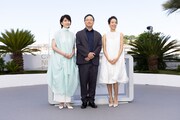左から松たか子、深田晃司、石橋静河 ©Kazuko WAKAYAMA
