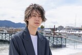 「我々は宇宙人」第79回カンヌ国際映画祭でビーチ撮影を行った門脇康平 ©︎Kaede Wakayama