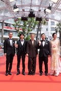 「急に具合が悪くなる」第79回カンヌ国際映画祭レッドカーペットの様子。左から長塚京三、黒崎煌代、ヴィルジニー・エフィラ、濱口竜介、岡本多緒 ©︎Kazuko WAKAYAMA