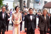 「急に具合が悪くなる」第79回カンヌ国際映画祭レッドカーペットの様子。左から長塚京三、岡本多緒、濱口竜介、ヴィルジニー・エフィラ ©︎Kazuko WAKAYAMA