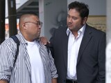 映画「罪の棘」場面写真。左から脇知弘演じる岩永剛史、勝矢演じる藤堂邦章