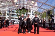 「箱の中の羊」第79回カンヌ国際映画祭レッドカーペットの様子。左から大悟、桒木里夢、綾瀬はるか、是枝裕和 ©︎Kazuko WAKAYAMA
