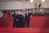 「箱の中の羊」第79回カンヌ国際映画祭レッドカーペットの様子。左から是枝裕和、綾瀬はるか、桒木里夢、大悟 ©︎Kazuko WAKAYAMA