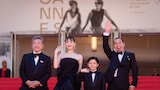 「箱の中の羊」第79回カンヌ国際映画祭レッドカーペットの様子。左から是枝裕和、綾瀬はるか、桒木里夢、大悟 ©︎Kazuko WAKAYAMA