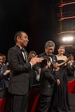 「箱の中の羊」第79回カンヌ国際映画祭 公式上映の様子。左から大悟、桒木里夢、是枝裕和、綾瀬はるか ©︎Kazuko WAKAYAMA
