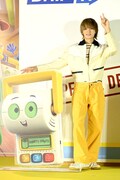 ピースしてポーズを決める佐野勇斗（M!LK）