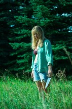 妖艶かつ不穏、映画「ダイ・マイ・ラブ」主演ジェニファー・ローレンスの新写真