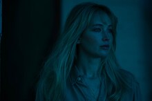 妖艶かつ不穏、映画「ダイ・マイ・ラブ」主演ジェニファー・ローレンスの新写真