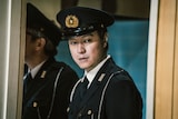 映画「名無し」より、丸山隆平演じる巡査・照夫