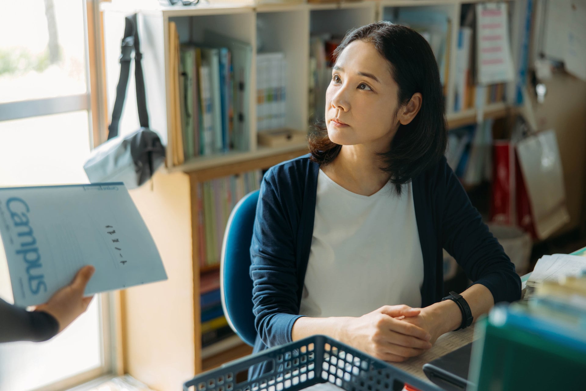 さとこはいつも」より、吉田羊演じる寺尾千穂 [画像・動画ギャラリー
