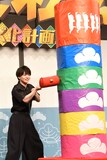 だるま落としに挑戦する西村拓哉（関西ジュニア）
