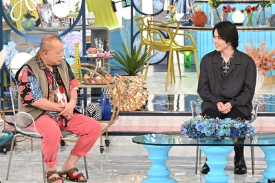 「A-Studio+」5月22日放送回より、左から笑福亭鶴瓶、細田佳央太