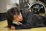 テレビ朝日ドラマプレミアム「ダブルエッジ～甦った男」より、織田裕二演じる主人公・郡司孝介