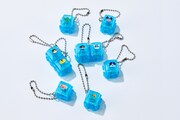 「細田守の原点／展」オリジナルグッズ。キーボード キーホルダーサマーウォーズ（ランダム9種）各440円