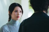 新ドラマ「一次元の挿し木」より、白石聖演じるヒロイン・石見崎唯