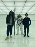 ゲームクリエイター・小島秀夫（右）のスタジオを訪問した、「シラート」監督のオリベル・ラシェ（左）