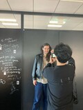 ゲームクリエイター・小島秀夫（手前）のスタジオを訪問した、「シラート」監督のオリベル・ラシェ（奥）