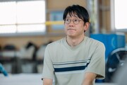 「さとこはいつも」より、筒井道隆演じる飯島重明